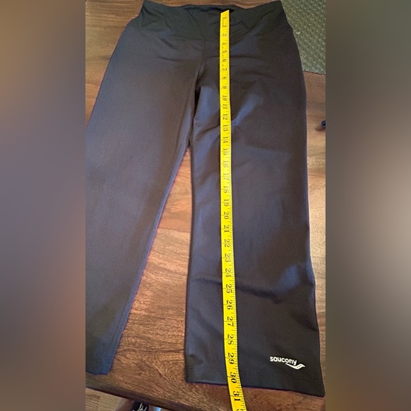 Saucony Women’s Capri Workout Pants Size Medium - Picture 6 of 7